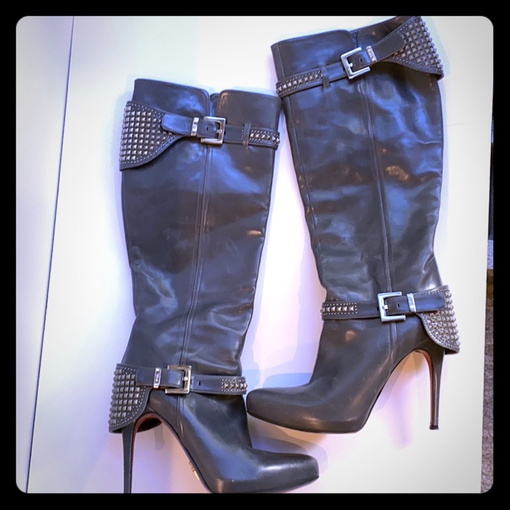 Red bottom 4” grey knee high w/ silver studs8/ 8.5